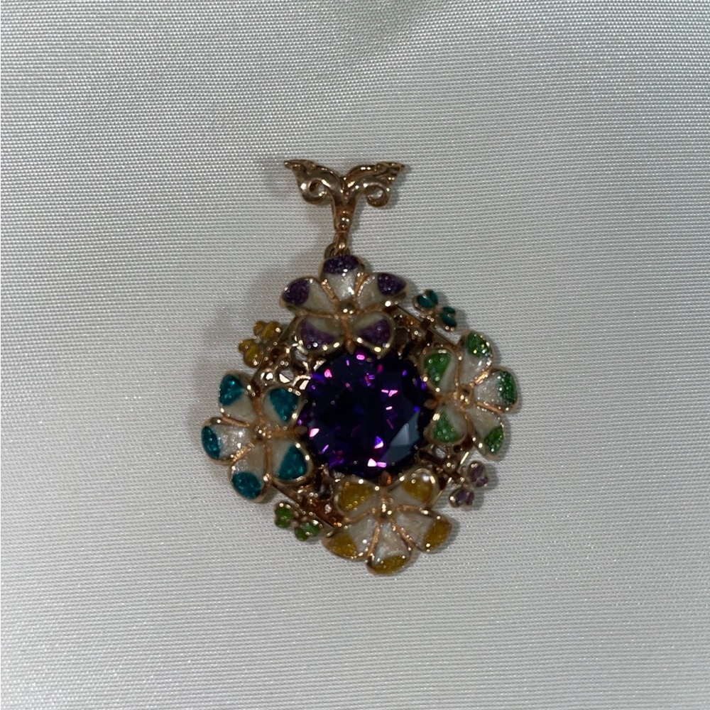 Elegant Multicolor Pendant with Purple Gemstone